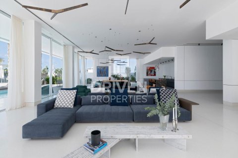 Vila u Jumeirah, Dubai, UAE 5 spavaćih soba, 1602.76 m2 Br. 741641 - fotografija 3