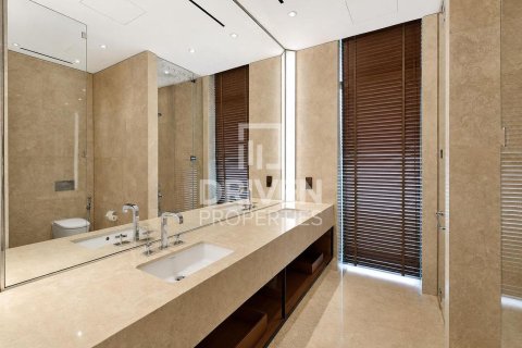 Vila u Jumeirah, Dubai, UAE 6 spavaćih soba, 2703.57 m2 Br. 741640 - fotografija 17
