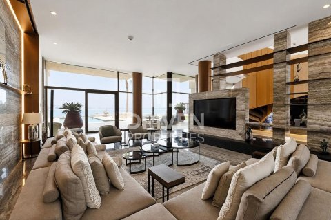 Vila u Jumeirah, Dubai, UAE 6 spavaćih soba, 2703.57 m2 Br. 741640 - fotografija 3