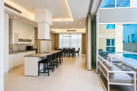 Villa en Jumeirah Village Triangle, Dubai, EAU 5 dormitorios, 0.54 m² № 749864