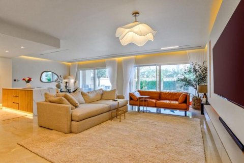 Kaupunkipientalo Jumeirah Village Circle, Dubai, Arabiemiraatit 3 makuuhuonetta, 247.43 m2 № 768806 - kuva 5