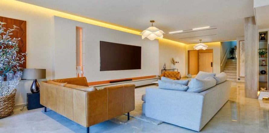 Kaupunkipientalo Jumeirah Village Circle, Dubai, Arabiemiraatit 3 makuuhuonetta, 247.43 m2 № 768806