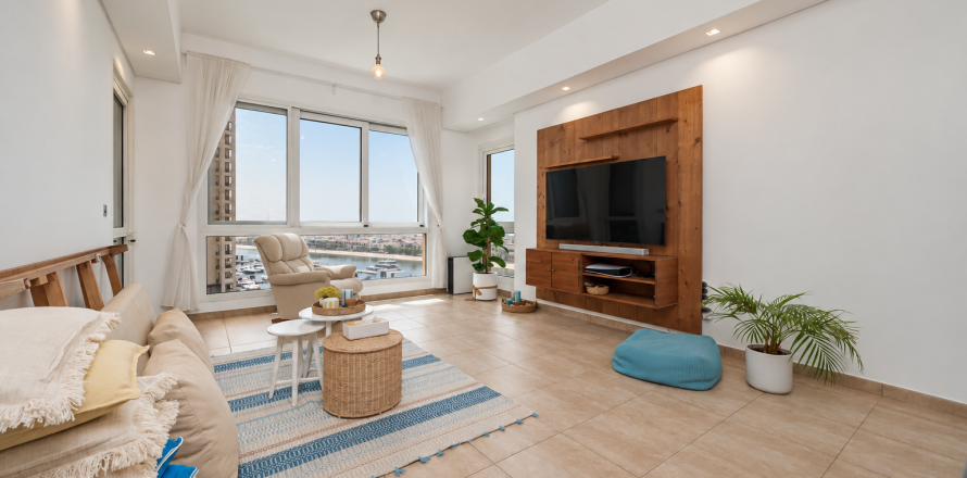 Apartment in Palm Jumeirah, Dubai, UAE 2 bedrooms, 161.18 sq.m. № 768808