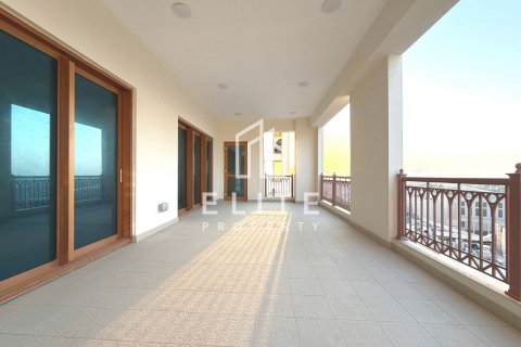 Apartment in Palm Jumeirah, Dubai, UAE 3 bedrooms, 227 sq.m. № 736562 - photo 17
