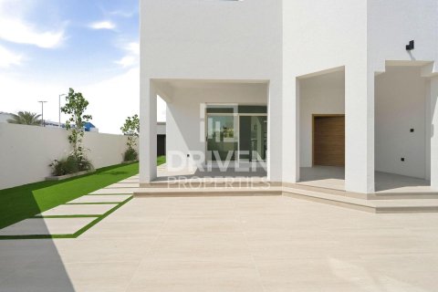 Villa zur Miete in Jumeirah, Dubai, VAE 4 Schlafzimmer, 1862.24 m2 Nr. 746579 - Foto 3