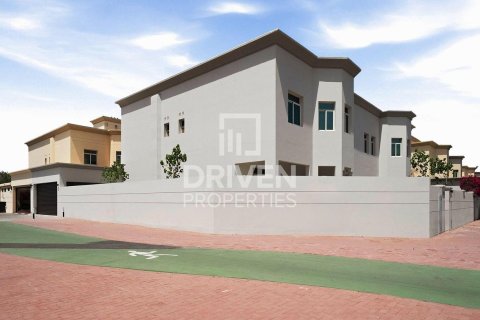 Villa zur Miete in Jumeirah, Dubai, VAE 4 Schlafzimmer, 1862.24 m2 Nr. 746579 - Foto 29