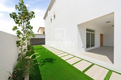 Villa zur Miete in Jumeirah, Dubai, VAE 4 Schlafzimmer, 1862.24 m2 Nr. 746579 - Foto 4