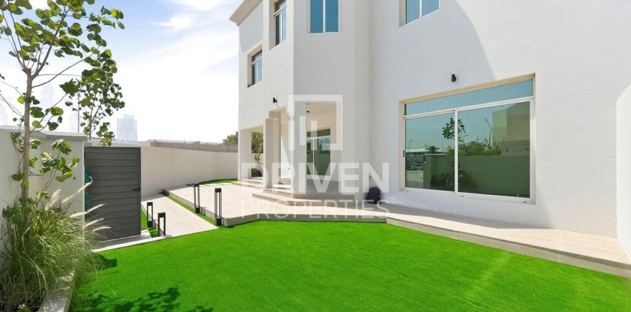 Villa in Jumeirah, Dubai, VAE: 4 Schlafzimmer, 1862.24 m2 Nr. 746579