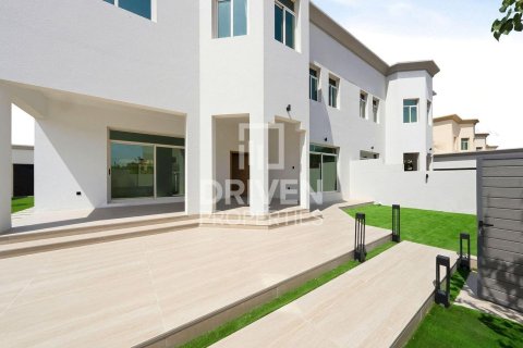 Villa zur Miete in Jumeirah, Dubai, VAE 4 Schlafzimmer, 1862.24 m2 Nr. 746579 - Foto 2
