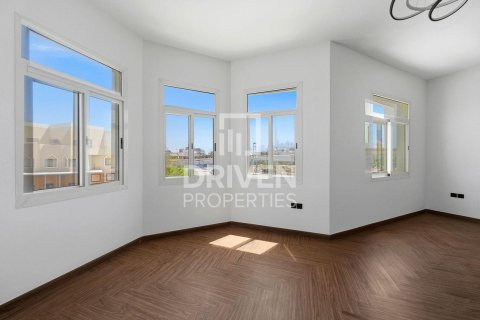 Villa zur Miete in Jumeirah, Dubai, VAE 4 Schlafzimmer, 1862.24 m2 Nr. 746579 - Foto 17