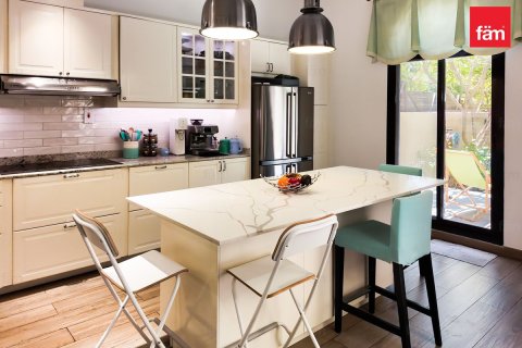 Dubai, BAE’de kiralık sıra ev 4 yatak odası, 309.4 m² No 721173 - fotoğraf 10