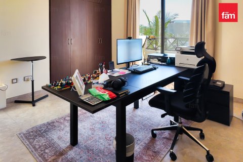 Dubai, BAE’de kiralık sıra ev 4 yatak odası, 309.4 m² No 721173 - fotoğraf 18