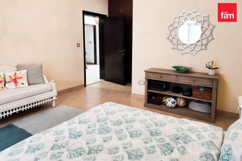 Dubai, BAE’de kiralık sıra ev 4 yatak odası, 309.4 m² No 721173 - fotoğraf 13