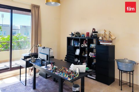 Dubai, BAE’de kiralık sıra ev 4 yatak odası, 309.4 m² No 721173 - fotoğraf 17
