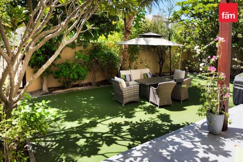 Dubai, BAE’de kiralık sıra ev 4 yatak odası, 309.4 m² No 721173 - fotoğraf 27