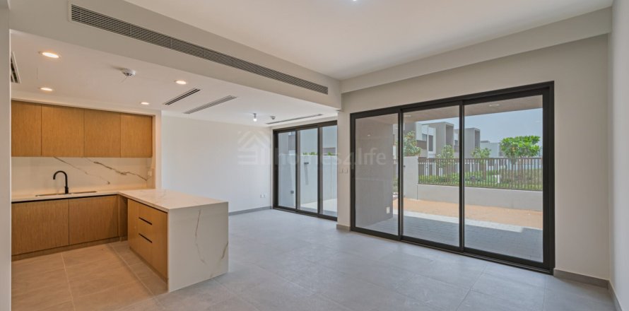 Városi lakóépület itt: Dubai Land, Dubai, EAE, 3 hálószoba, 161 m², azonosító: 721209