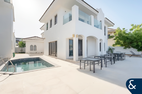 Зняти в оренду віллу в Пальма Джумейра, Дубай, ОАЕ 4 спальні, 511м2, № 668369 - фото 1