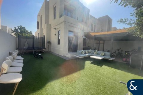 Reem, Dubai, UAE의 판매용 빌라 침실 3개, 212제곱미터 번호 684977 - 사진 2