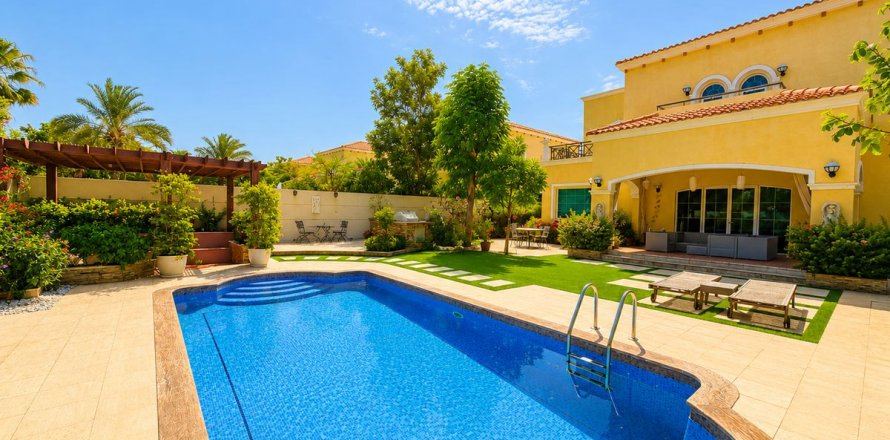Вилла в Jumeirah Park, Дубай, ОАЭ 4 спальни, 741.1м2 № 721347