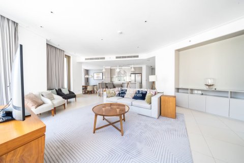 Зняти в оренду квартиру в Даунтаун Дубай (Даунтаун Бурдж Дубай), Дубай, ОАЕ 3 спальні, 187м2, № 664827 - фото 3