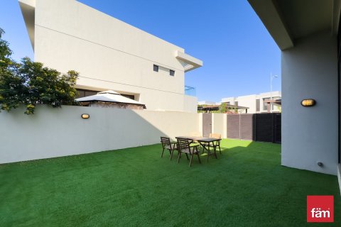 Villa til salgs i Dubai, Emiratene 3 soverom, 306.2 kvm Nr. 712874 - Foto 2