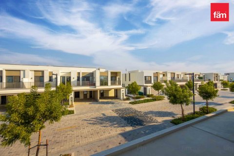 Villa para arrendamento em Tilal Al Ghaf, Dubai, EAU 3 quartos, 142.2 m2 № 760253 - foto 10