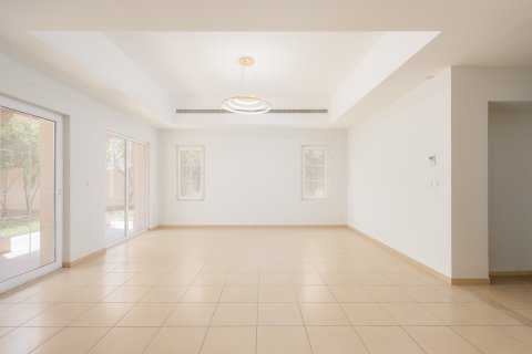 Villa te huur in Arabian Ranches, Dubai, VAE 5 slaapkamers, 471.24 vr.m., nr 757564 - foto 13