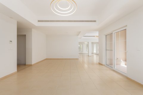 Villa te huur in Arabian Ranches, Dubai, VAE 5 slaapkamers, 471.24 vr.m., nr 757564 - foto 9