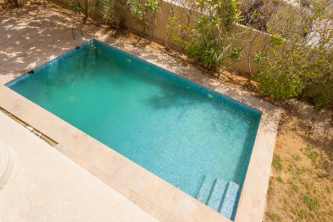 Villa te huur in Arabian Ranches, Dubai, VAE 5 slaapkamers, 471.24 vr.m., nr 757564 - foto 2