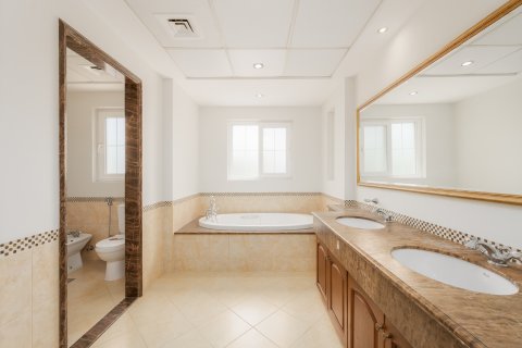 Villa te huur in Arabian Ranches, Dubai, VAE 5 slaapkamers, 471.24 vr.m., nr 757564 - foto 20