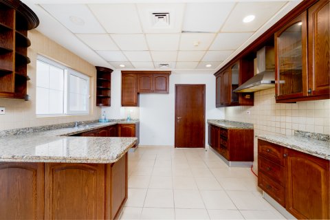 Villa te huur in Arabian Ranches, Dubai, VAE 5 slaapkamers, 471.24 vr.m., nr 757564 - foto 7