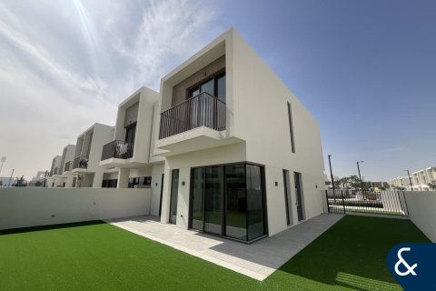 Városi lakóépület itt: The Valley, Dubai, EAE, 4 hálószoba, 288 m², azonosító: 698100 - fénykép 1