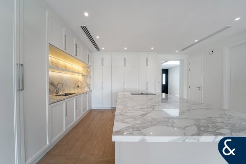 Kaupunkipientalo Jumeirah Golf Estates, Dubai, Arabiemiraatit 3 makuuhuonetta, 267 m2 № 698095 - kuva 2