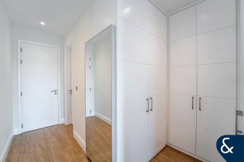 Kaupunkipientalo Jumeirah Golf Estates, Dubai, Arabiemiraatit 3 makuuhuonetta, 267 m2 № 698095 - kuva 12