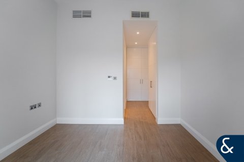 Kaupunkipientalo Jumeirah Golf Estates, Dubai, Arabiemiraatit 3 makuuhuonetta, 267 m2 № 698095 - kuva 10