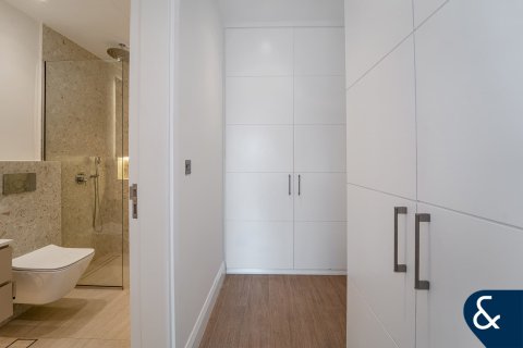 Kaupunkipientalo Jumeirah Golf Estates, Dubai, Arabiemiraatit 3 makuuhuonetta, 267 m2 № 698095 - kuva 9