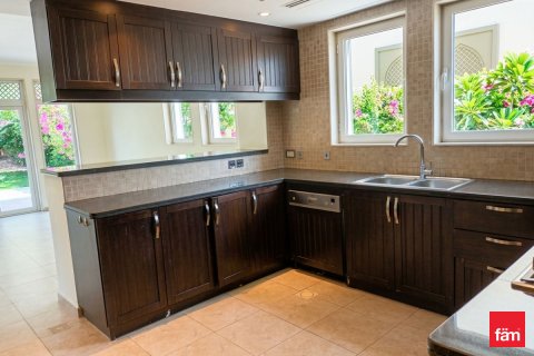 Üürile anda villa asukohaga Jumeirah Park, Dubai, AÜE: 3 magamistoaga, 680 m² Nr 720354 - pilt 6