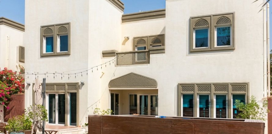 Villa asukohaga Jumeirah Park, Dubai, AÜE: 3 magamistoaga, 680 m² Nr 720354