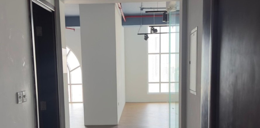Zyrë në Jumeirah Lake Towers, Dubai, Emiratet e Bashkuara Arabe 185 m2. № 705513