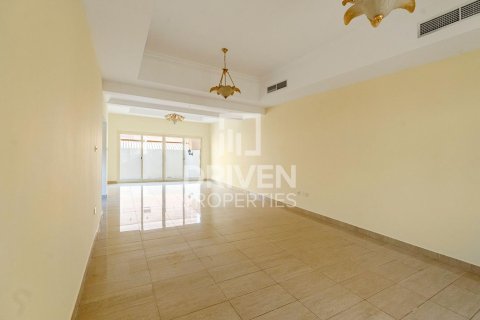 Villa sa Mirdif, Dubai, UAE 3 silid-tulugan, 195.1 sq.m. № 757306 - larawan 4