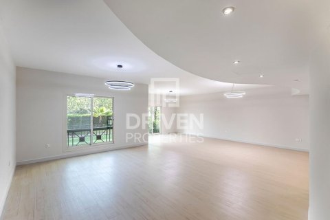 Vila u gradu Al Barsha, Dubai, UAE 4 spavaće sobe, 334.82 m2 Br. 757305 - Slika 2