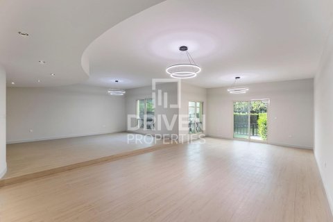 Vila u gradu Al Barsha, Dubai, UAE 4 spavaće sobe, 334.82 m2 Br. 757305 - Slika 1