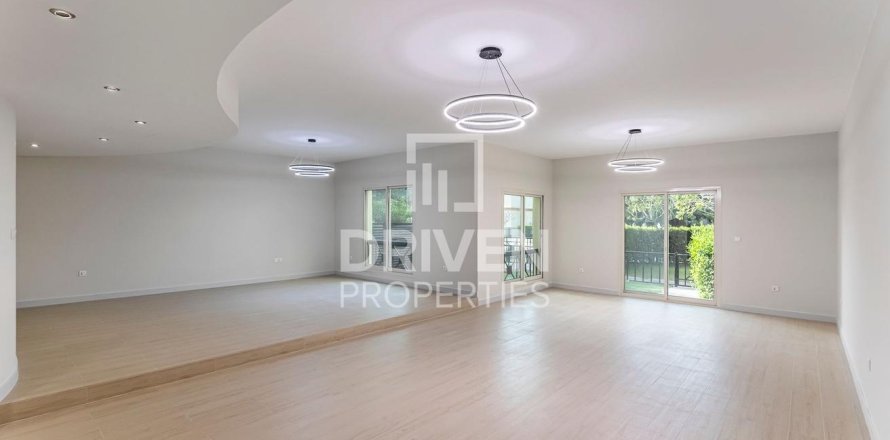 Vila u gradu Al Barsha, Dubai, UAE 4 spavaće sobe, 334.82 m2 Br. 757305