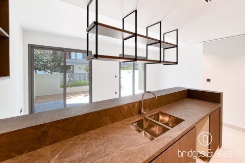 Зняти в оренду віллу в Дубай, ОАЕ 3 спальні, 140.5м2, № 669095 - фото 3