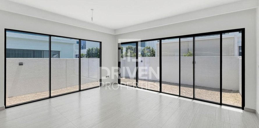 Řadový dům v Damac Lagoons, Dubai, SAE 5 ložnice, 219.62 m² Č.: 753981