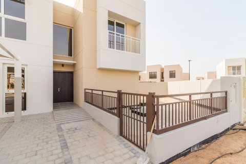 Villa en Muwaileh Commercial, Sharjah, EAU 5 dormitorios, 388.15 m² № 749551