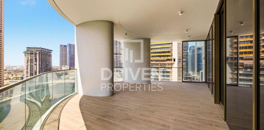Appartamento a Business Bay, Dubai, EAU 3 camere da letto, 289.02 mq. № 743415