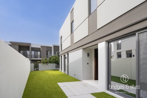 Villa en alquiler en Dubai, EAU 4 dormitorios, 236.7 m2 № 670082 - foto 3