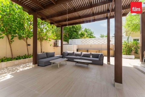 Villa till försäljning i Dubai, UAE 4 sovrum, 799 kvm Nr. 662407 - fotografi 1