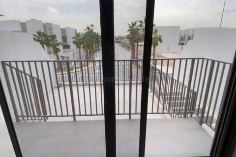 Зняти в оренду віллу в Мохаммед Бин Рашид Сити, Дубай, ОАЕ 3 спальні, 136м2, № 678620 - фото 3